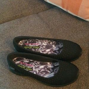 Skechers Shoes - Sketchers air-cooled memory foam 8.5 Skechers Shoes - Sketchers air-cooled memory foam 8.5